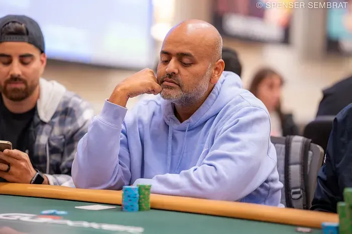 【小鱼Poker】任性老哥放任筹码自动掉盲,跑去N刷电影,竟然顺利晋级WSOP主赛Day3?