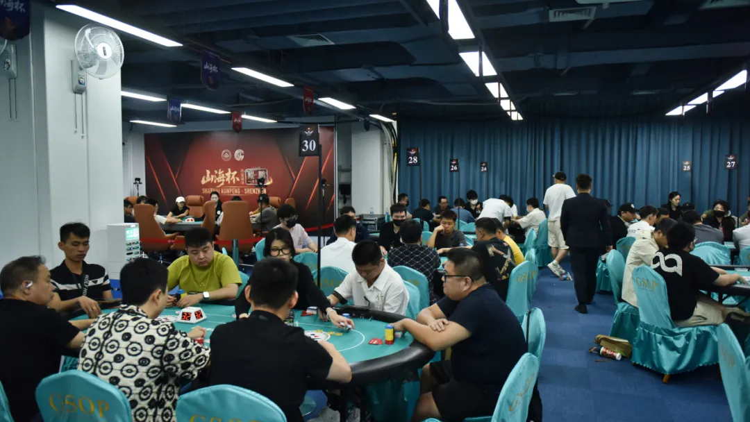 【小鱼Poker】2026山海杯·鲲鹏系列赛T3|山海烽烟续燃,主赛继续战斗!B组96人次参赛22人晋级,刘霁29.55万记分牌领跑