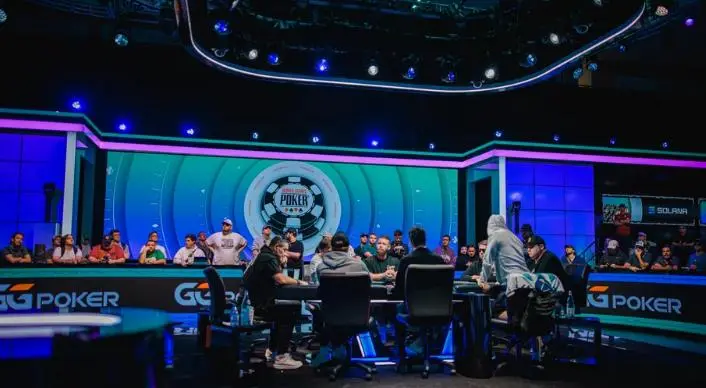 【小鱼Poker】2026WSOP主赛事争议:72强阶段公然“拖局保奖金”,扑克竞技的底线在哪?