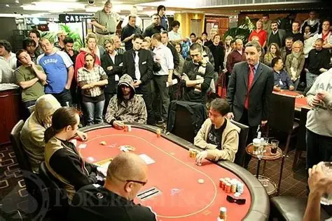 【小鱼Poker】求解器、重购、延迟报名……现场锦标赛正驶入错误方向？