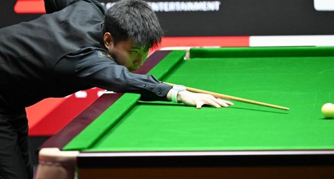 【小鱼扑克】上海大师赛:赵心童6-2横扫丁俊晖,三杆破百强势晋级八强