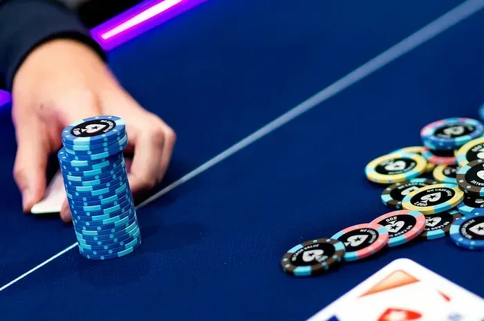 【小鱼Poker】牌桌上遇到强手怎么办?别逞强,别硬刚,做对这三件事