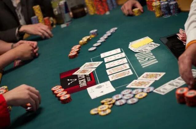 【小鱼Poker】KK撞上A高翻牌:别慌,也别硬顶,先做这三步
