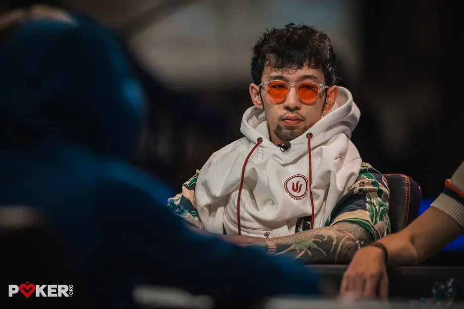 【小鱼Poker】从倒数第二杀到正数第二!Han Feng身披粉色羽毛“真空”上演WSOP主赛FT首日大逆袭
