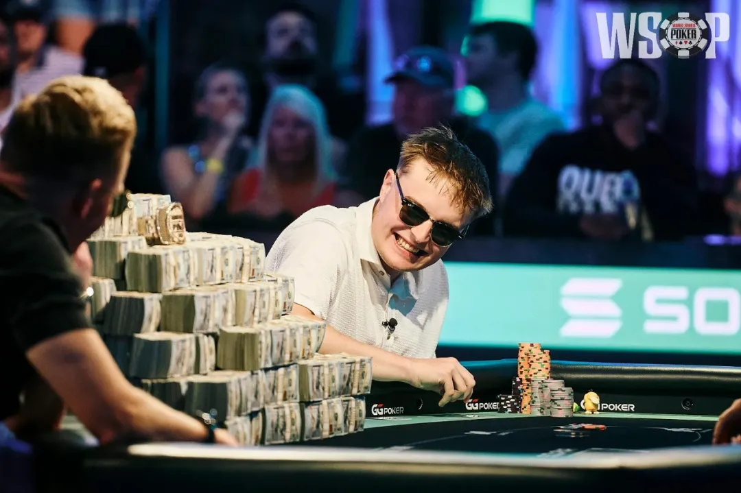 【小鱼Poker】WSOP主赛冠军亲自复盘:若河牌不是黑桃,他还会继续开火吗?答案令人大失所望!