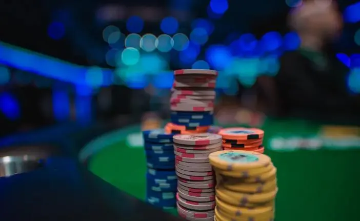 【小鱼Poker】中了J却在犹豫下不下注？这四个问题，是你和顶级牌手之间最大的差距