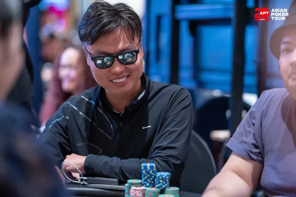 【小鱼Poker】2026APT仁川站 | 中国香港银行家Stephen Pang压倒性优势挺进APT仁川主赛决赛桌!Xiao Zhang获得生肖经典赛亚军!