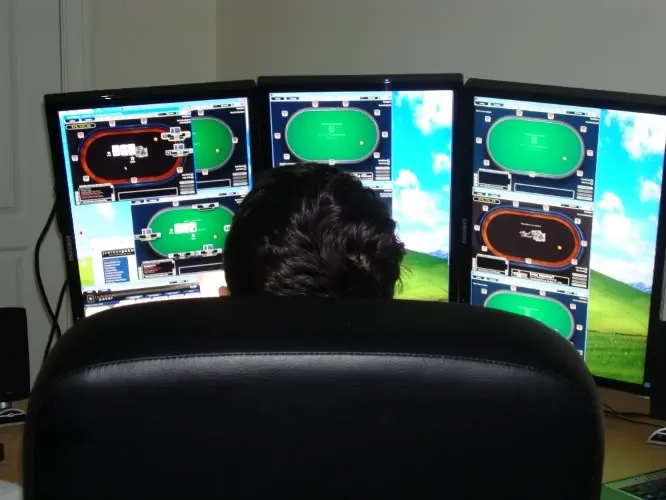 【小鱼Poker】为什么你比赛越报越多,最后却把优势亲手送给了别人?