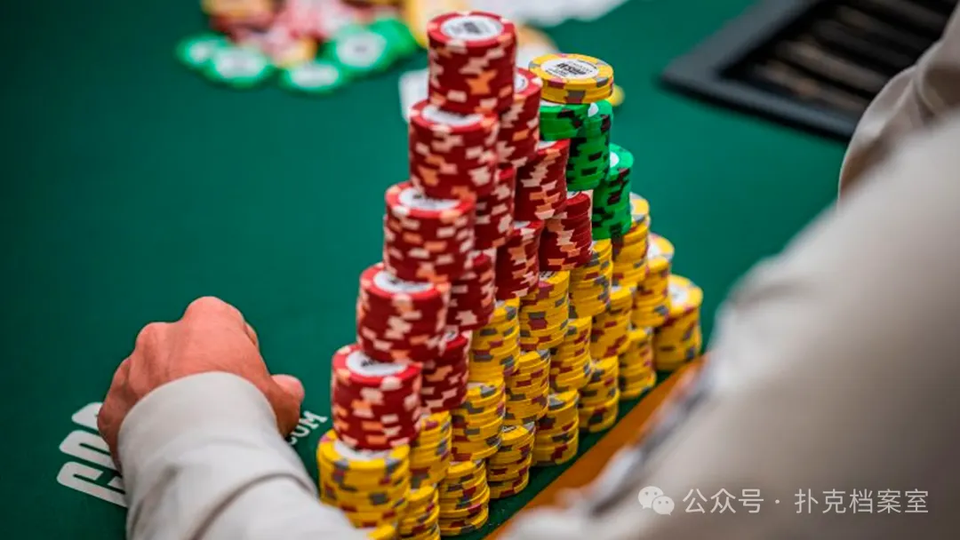 【小鱼Poker】决赛桌坐着一个120BB的巨无霸,你只有15BB:跟不跟,可能决定几十万刀