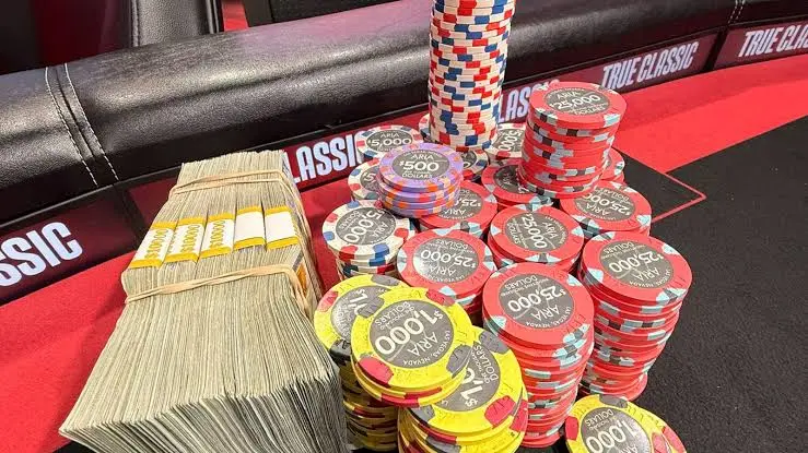 【小鱼Poker】那个426万美元底池被一半网友质疑不是真钱?究竟是节目噱头,还是贫穷限制想象
