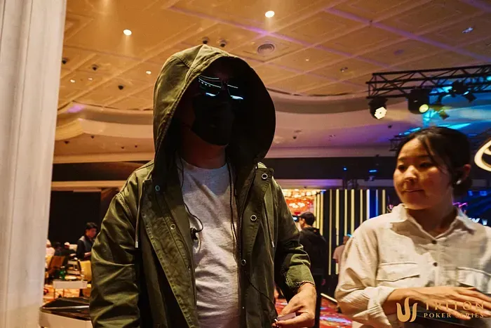 【小鱼Poker】85同花玩命偷鸡一把打光百万筹码,只差一步进钱圈!