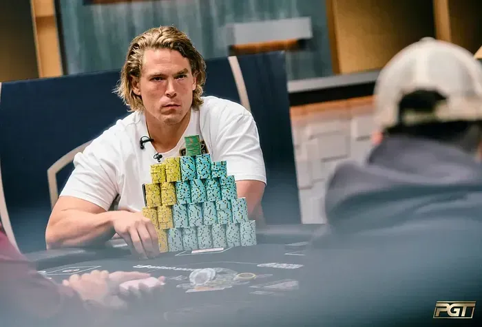 【小鱼Poker】老公被Bad Beat,遭对手击中唯一补牌逆转,却导致老婆泡沫出局?Foxen夫妇受双重打击
