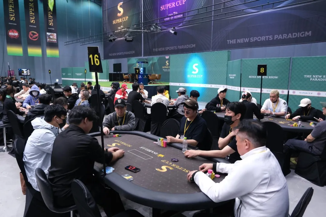【小鱼Poker】2026 SUPER CUP仁川 | 主赛首日102人参赛,15人晋级,韩国选手张俊宇72.6w大比分领跑全场