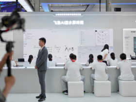 【小鱼Poker】飞象星球亮相2025服贸会 首发AI墨水屏终端及智慧学习空间