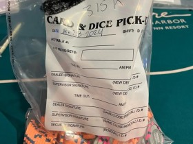 【小鱼Poker】赛事策略探讨:Day 1尾声,应“拖延”还是“冒险”?