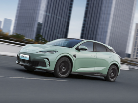 【小鱼Poker】2025年中国汽车厂商批发销量排名公布 八家破百万辆