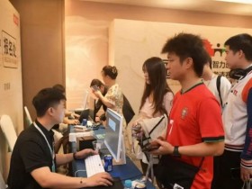 【小鱼Poker】第三届国门杯次日 | 广西三月三,主赛A组开打共135人次参赛,林峰CL携35人晋级第二轮,邓彪勇夺开幕赛冠军