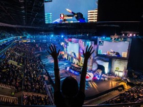 【小鱼扑克】体育×电竞:跨界赛事如何推动竞技与娱乐双重发展?