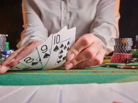 【小鱼扑克】百家乐边注玩法全解析:对子、超级六的娱乐逻辑与策略权衡