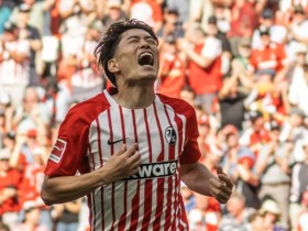 【小鱼扑克】德甲:弗赖堡2-1绝杀沙尔克,舒斯特谈铃木唯人染红
